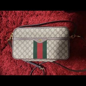 Gucci purse never used